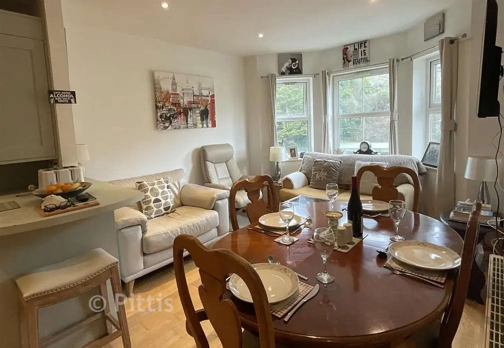 Internal Lifestyle - Alpine Road, Ventnor, Isle of Wight - Wards of Kent