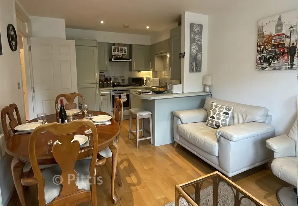 Internal Lifestyle - Alpine Road, Ventnor, Isle of Wight - Wards of Kent