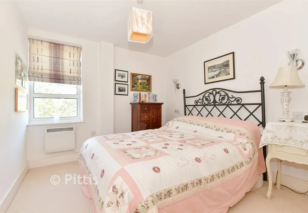 Bedroom 2 - Church Street, Ventnor, Isle of Wight - Wards of Kent