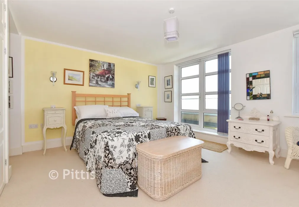 Bedroom 1 - Church Street, Ventnor, Isle of Wight - Wards of Kent