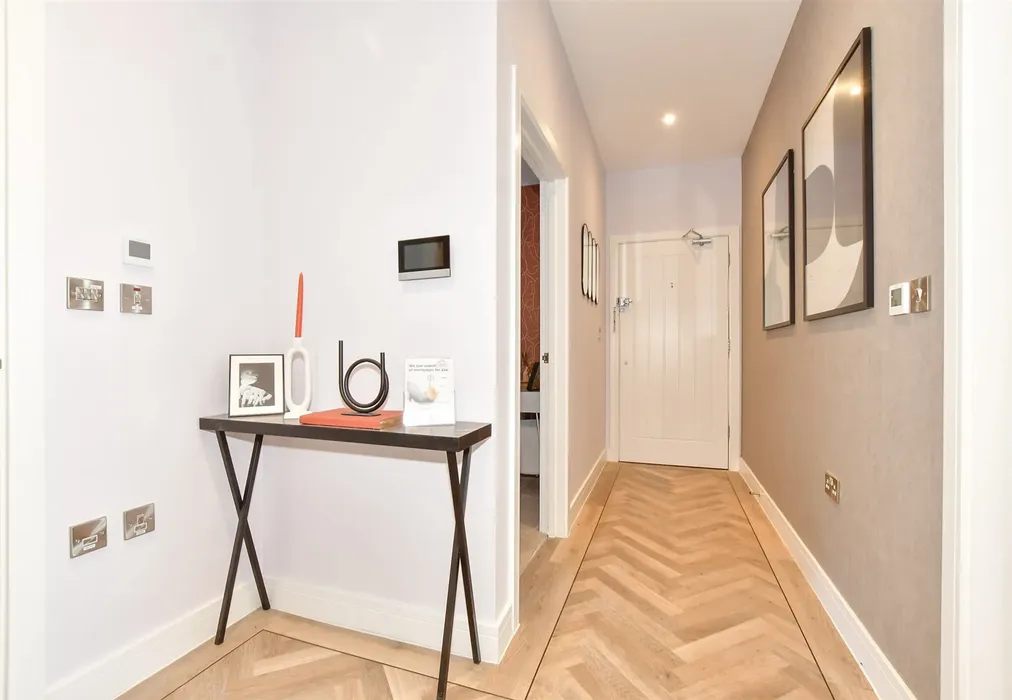 Hallway - The Fairways, Convent Road, Broadstairs, Kent - Wards of Kent