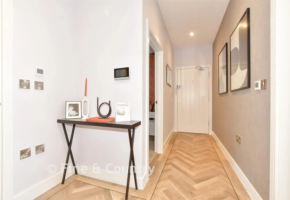 Hallway - The Fairways, Convent Road, Broadstairs, Kent - Wards of Kent