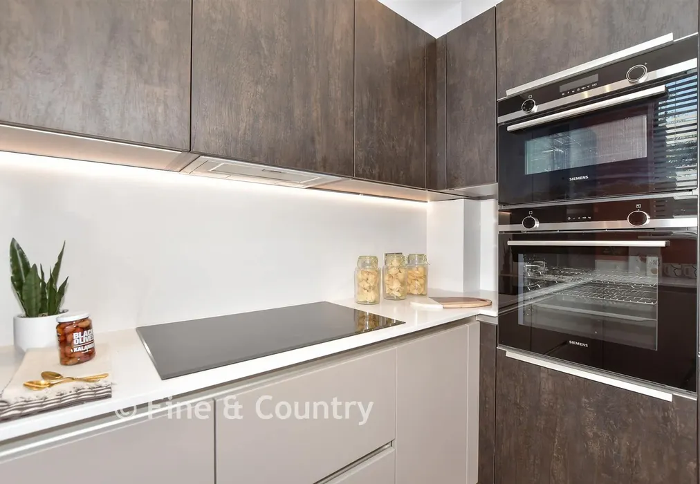 Internal Feature - The Fairways, Convent Road, Broadstairs, Kent - Wards of Kent