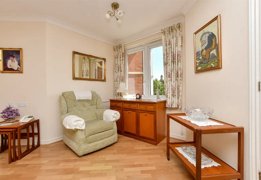Lounge - Harold Road, Margate, Kent - Wards of Kent