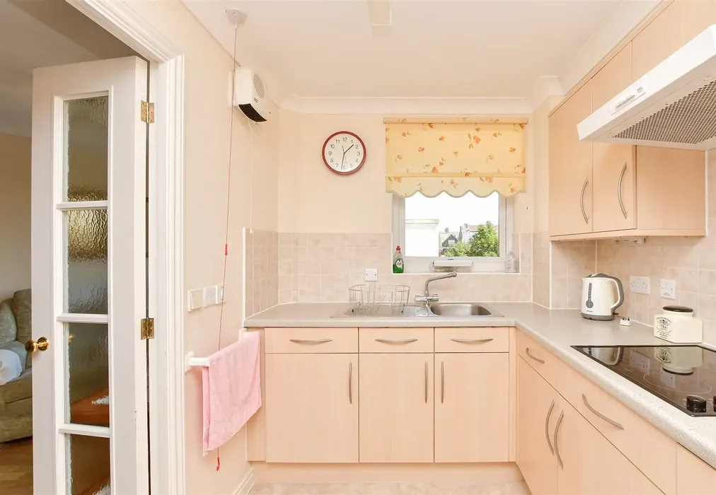 Kitchen - Harold Road, Margate, Kent - Wards of Kent
