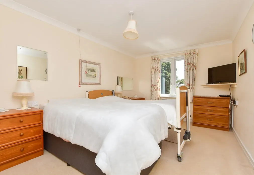 Bedroom 1 - Harold Road, Margate, Kent - Wards of Kent