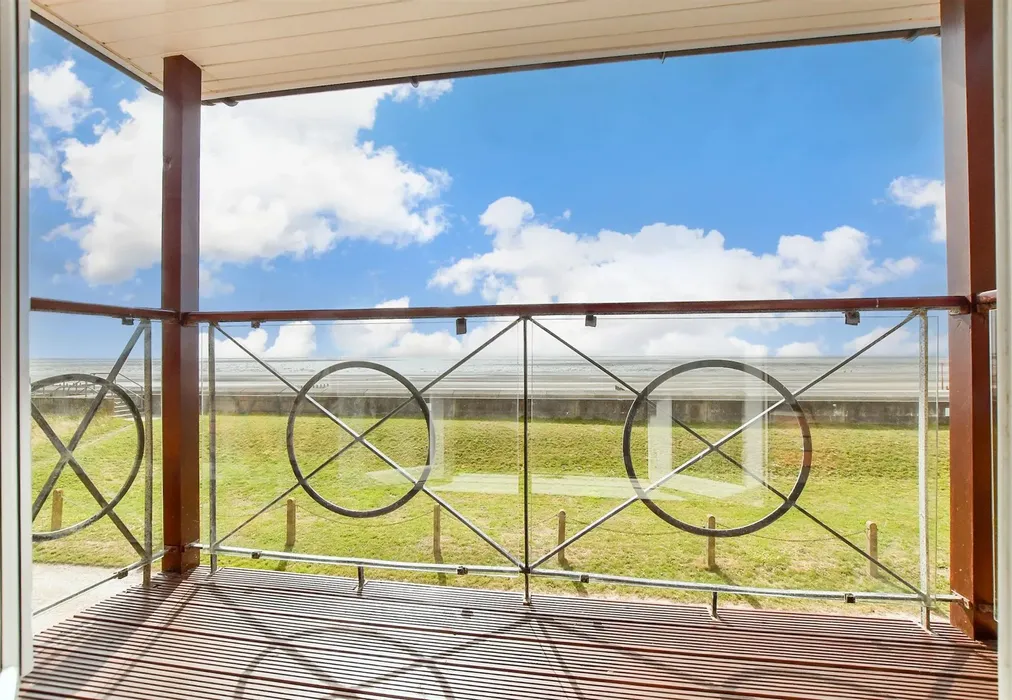 Balcony / Terrace - High Street, Dymchurch, Kent - Wards of Kent