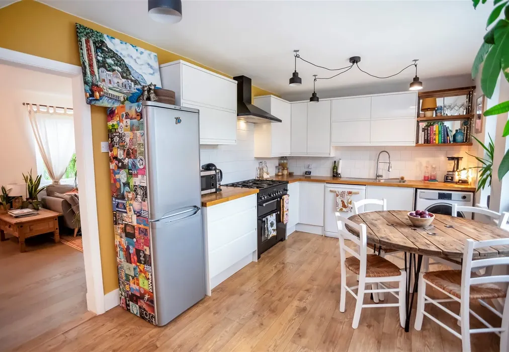 Kitchen - Dymchurch Road, Hythe, Kent - Wards of Kent