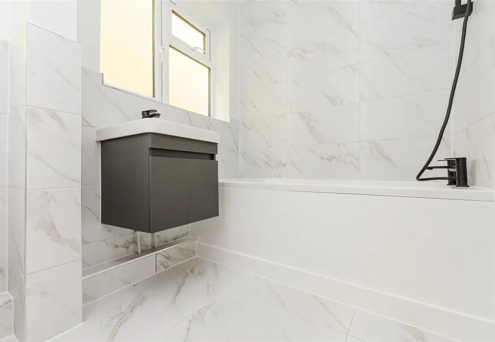 Bathroom - Biddenden Way, Istead Rise, Kent - Wards of Kent