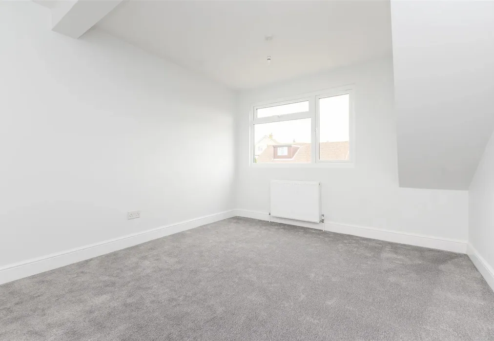 Bedroom 1 - Biddenden Way, Istead Rise, Kent - Wards of Kent