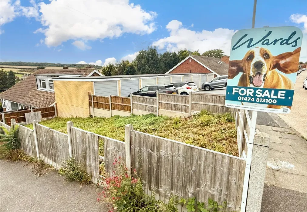Garage En Bloc - Biddenden Way, Istead Rise, Kent - Wards of Kent