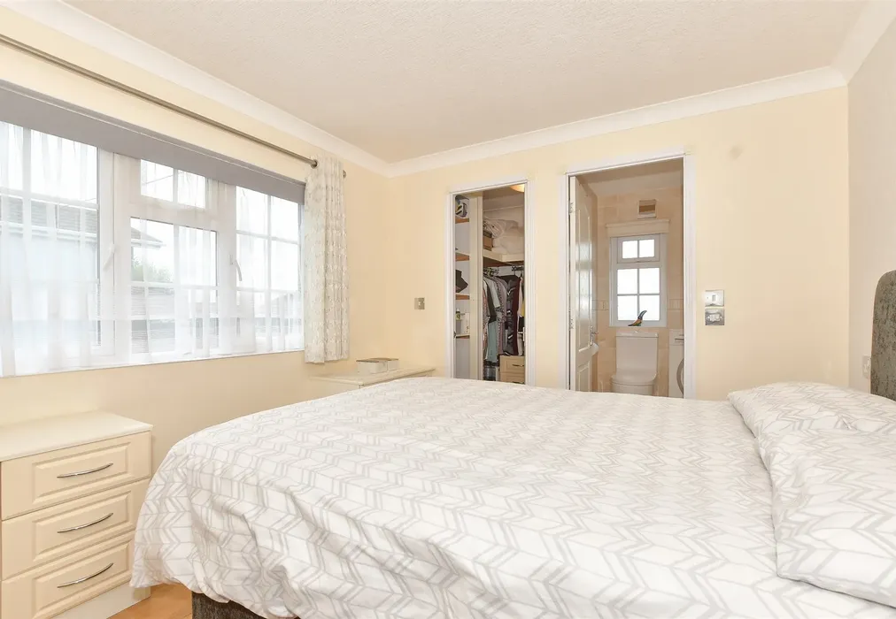 Bedroom 1 - Faversham Road, Seasalter, Whitstable, Kent - Wards of Kent