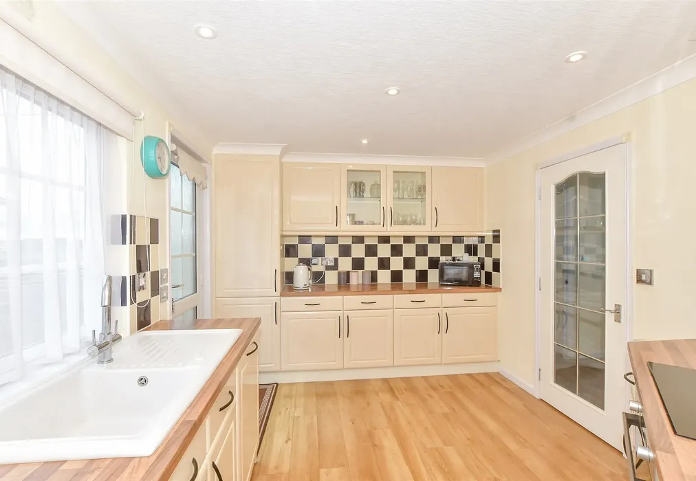 Kitchen - Faversham Road, Seasalter, Whitstable, Kent - Wards of Kent