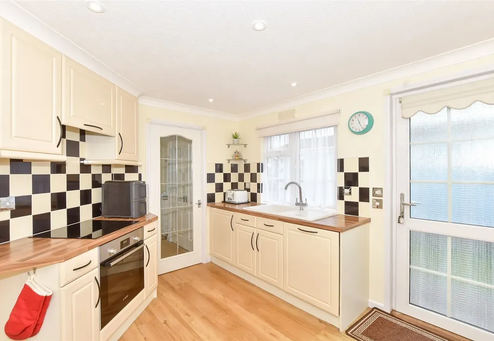 Kitchen - Faversham Road, Seasalter, Whitstable, Kent - Wards of Kent