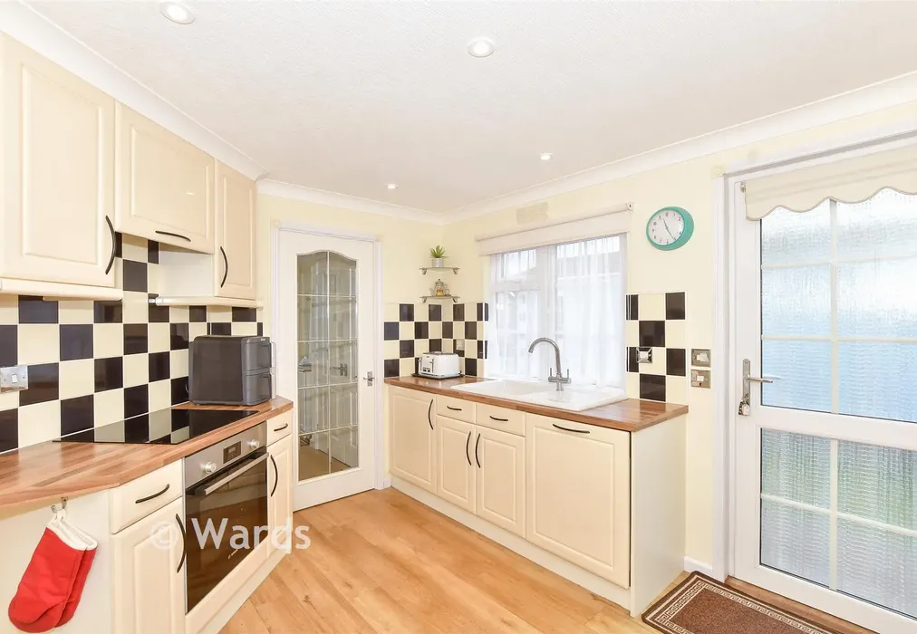 Kitchen - Faversham Road, Seasalter, Whitstable, Kent - Wards of Kent