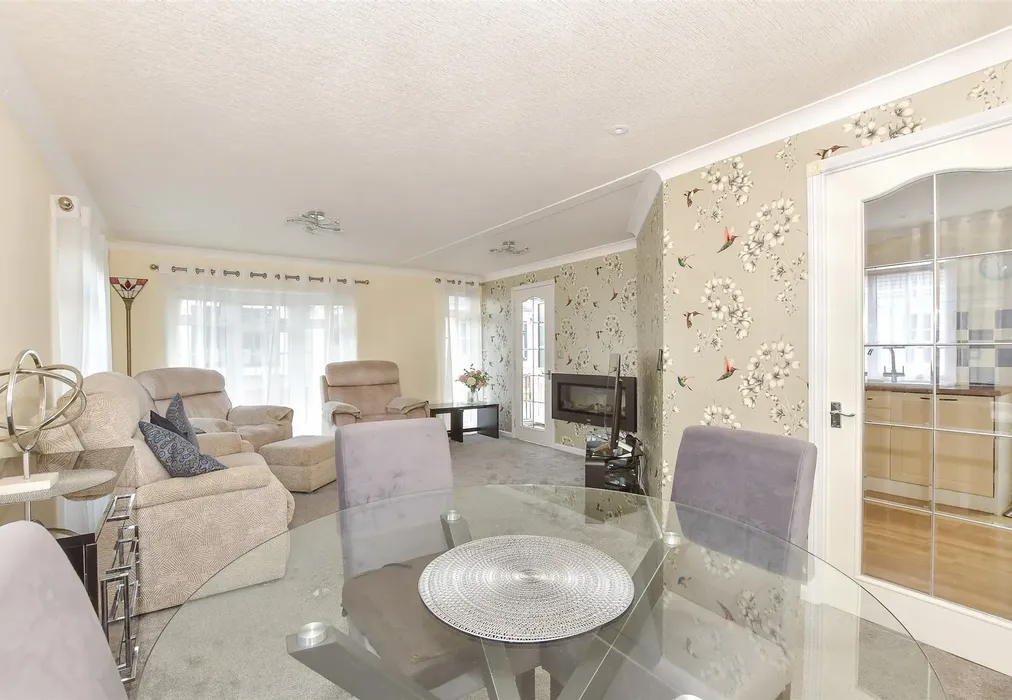 Lounge/Diner - Faversham Road, Seasalter, Whitstable, Kent - Wards of Kent
