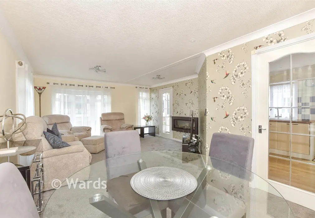 Lounge/Diner - Faversham Road, Seasalter, Whitstable, Kent - Wards of Kent