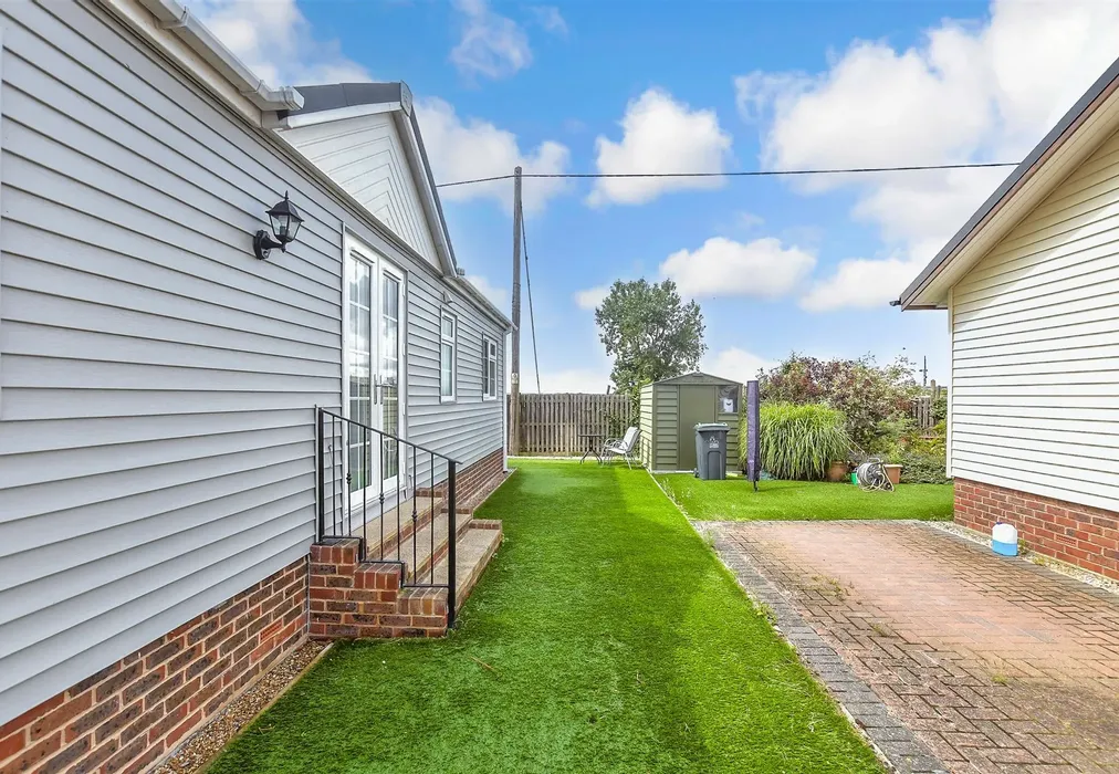 Side Garden - Faversham Road, Seasalter, Whitstable, Kent - Wards of Kent