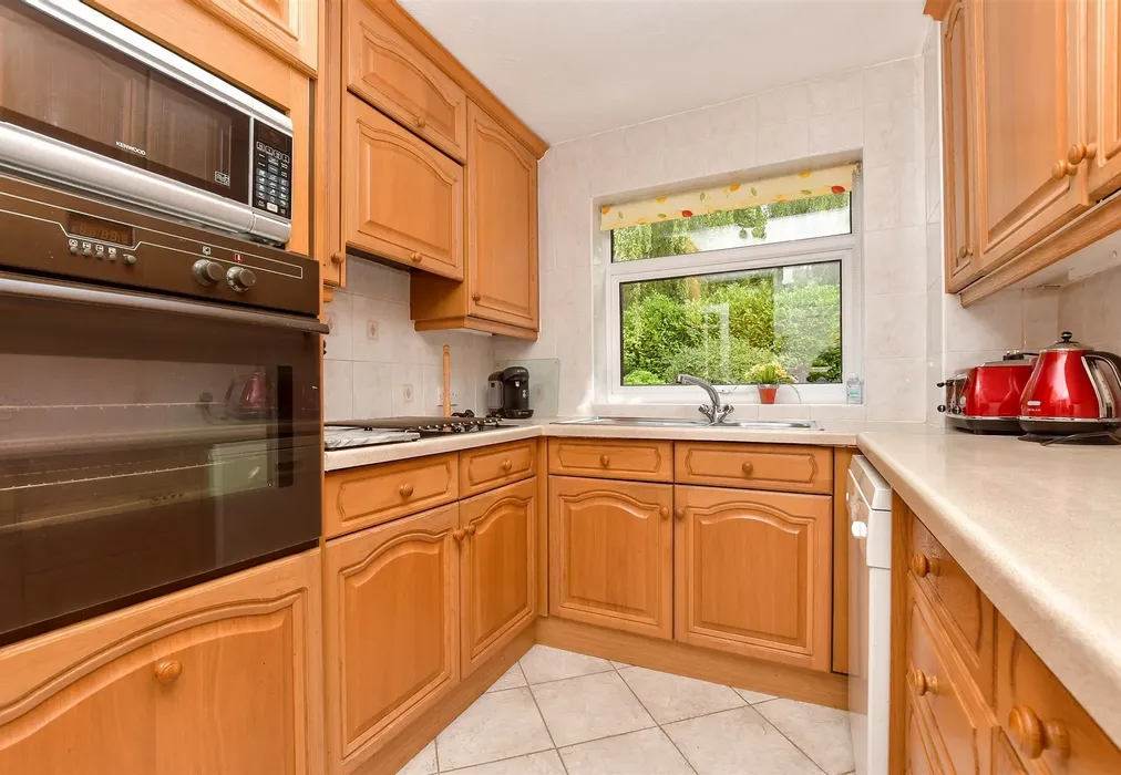 Kitchen - Cypress Way, Banstead, Surrey - Wards of Kent