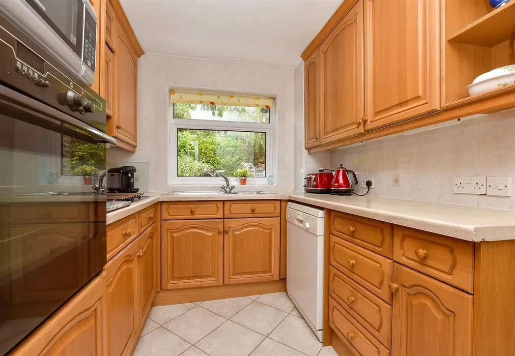 Kitchen - Cypress Way, Banstead, Surrey - Wards of Kent