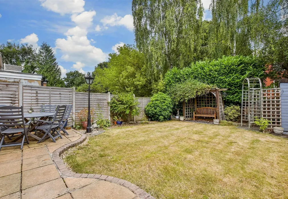Rear Garden - Cypress Way, Banstead, Surrey - Wards of Kent