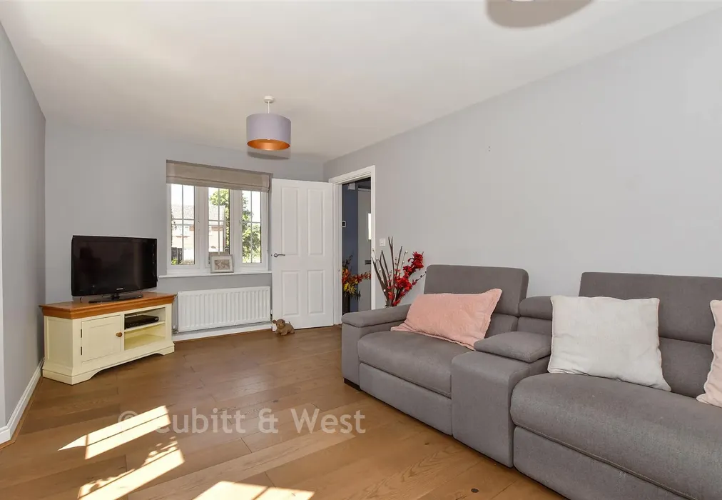 Lounge - Hewitts Road, Cranleigh, Surrey - Wards of Kent