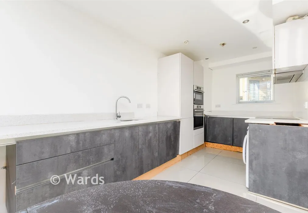 Kitchen - Courtyard Mews, Greenhithe, Kent - Wards of Kent