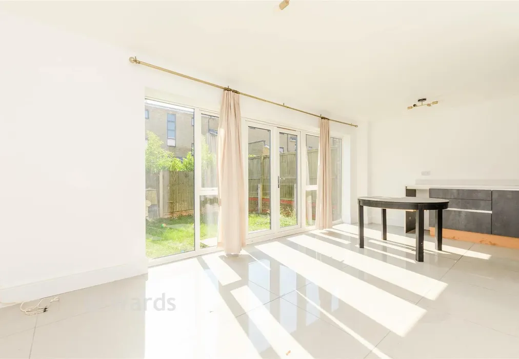 Lounge - Courtyard Mews, Greenhithe, Kent - Wards of Kent