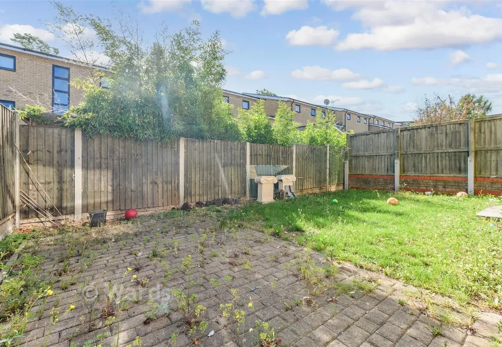 Rear Garden - Courtyard Mews, Greenhithe, Kent - Wards of Kent