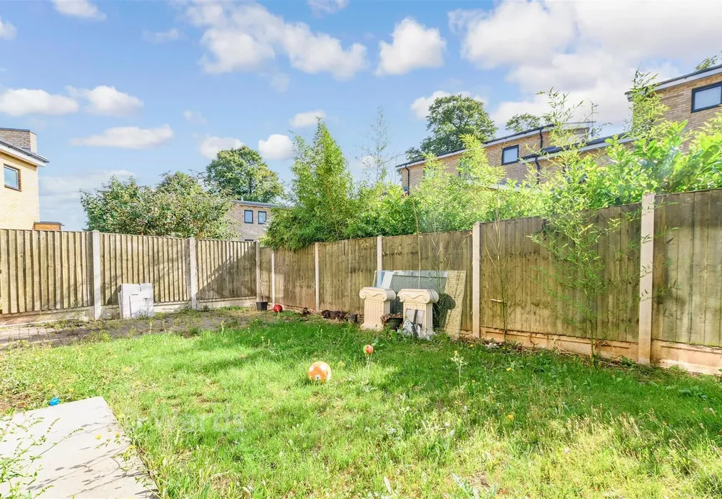 Rear Garden - Courtyard Mews, Greenhithe, Kent - Wards of Kent
