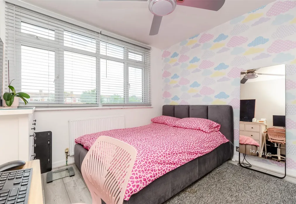 Bedroom 2 - Glenview, London - Wards of Kent