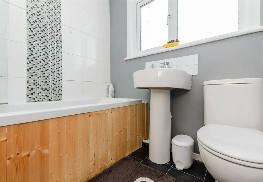 Bathroom - Glenview, London - Wards of Kent