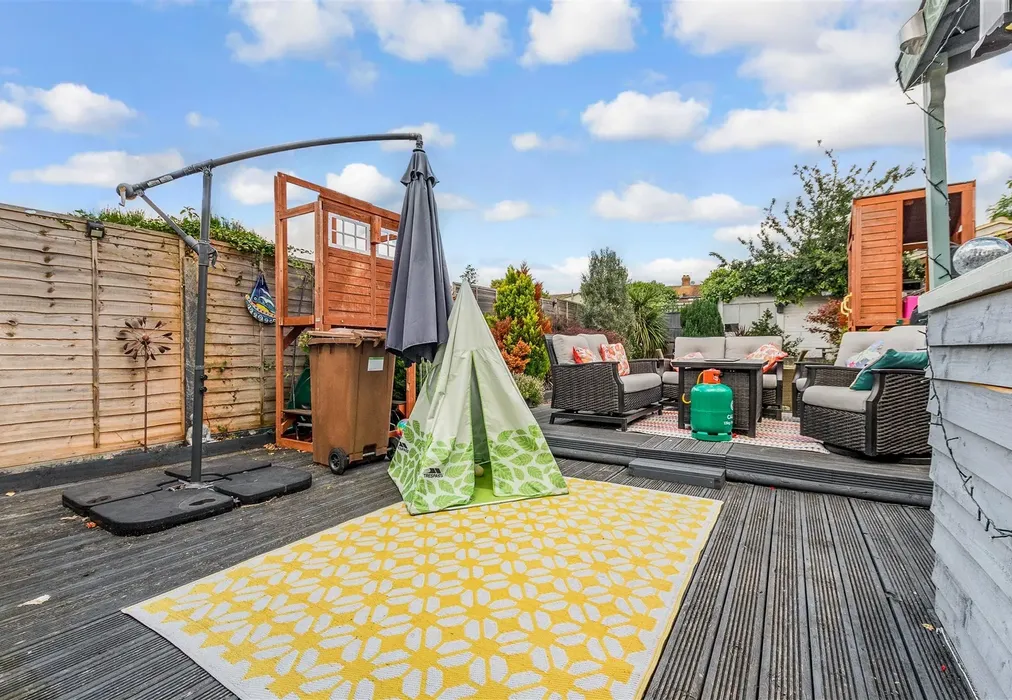 Rear Garden - Glenview, London - Wards of Kent