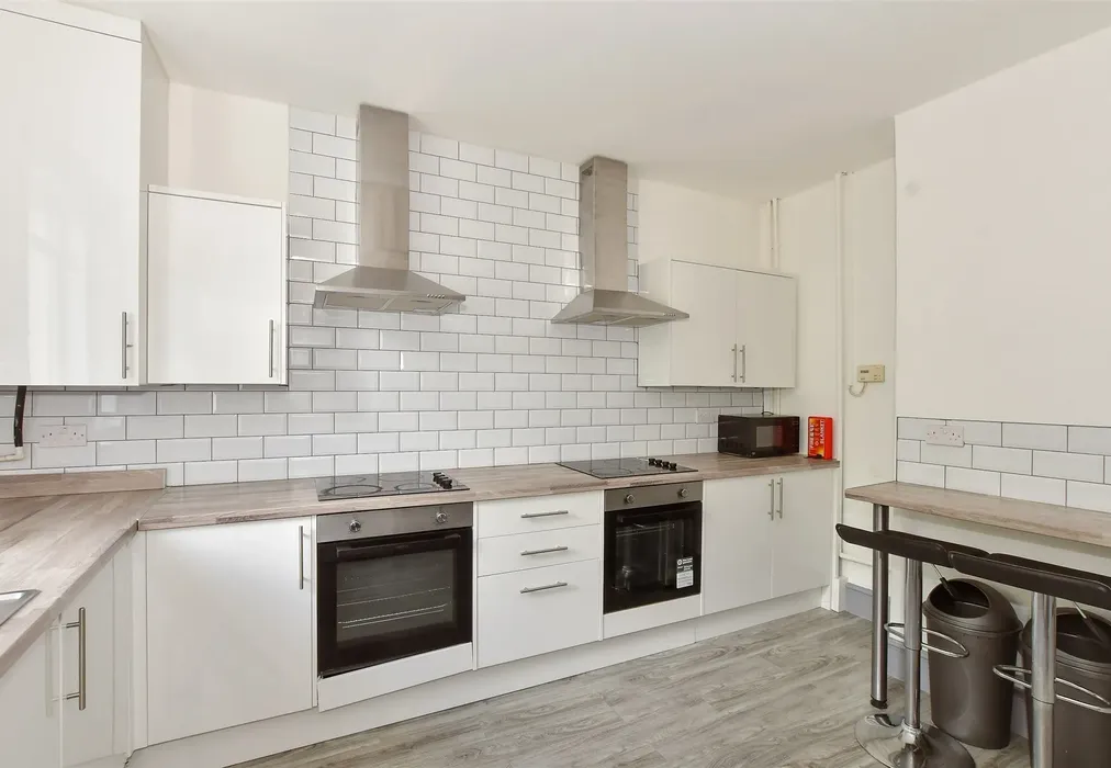 Kitchen - Whitstable Road, Canterbury, Kent - Wards of Kent
