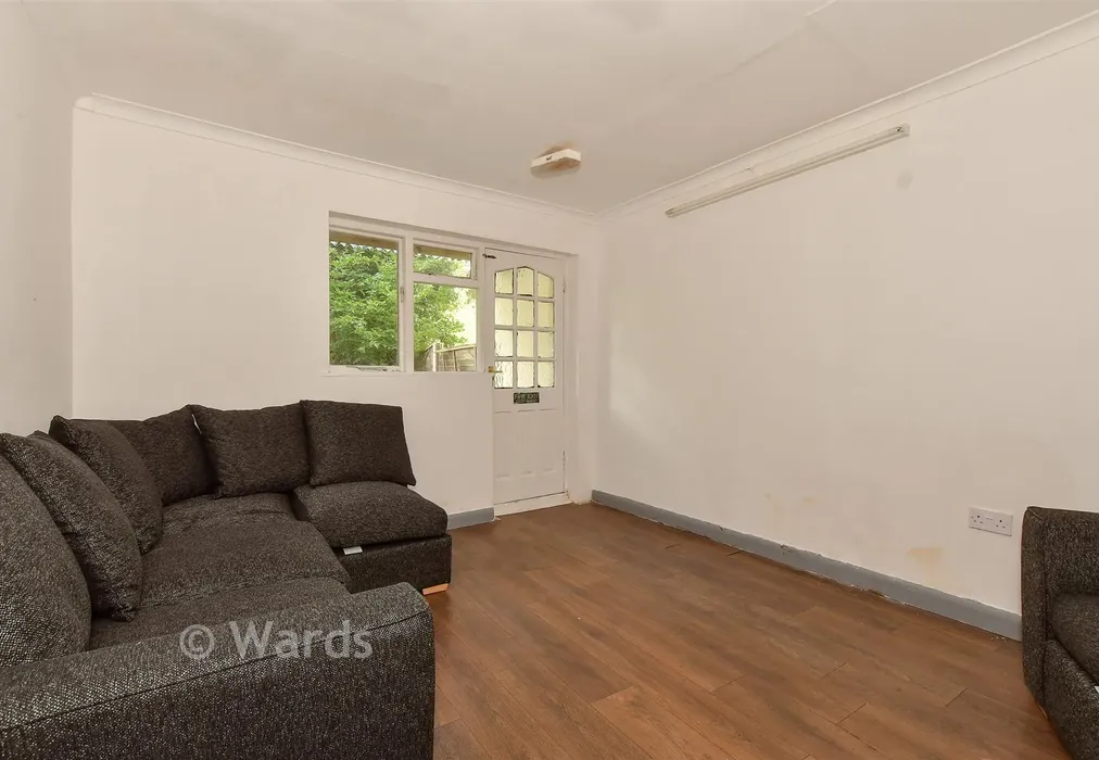 Lounge/ Bedroom - Whitstable Road, Canterbury, Kent - Wards of Kent