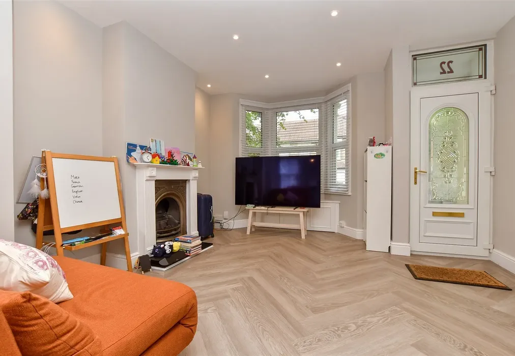 Lounge - Tharp Road, Wallington, Surrey - Wards of Kent