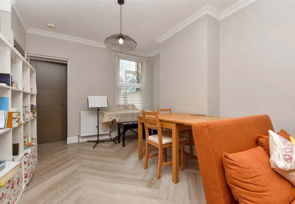 Lounge - Tharp Road, Wallington, Surrey - Wards of Kent