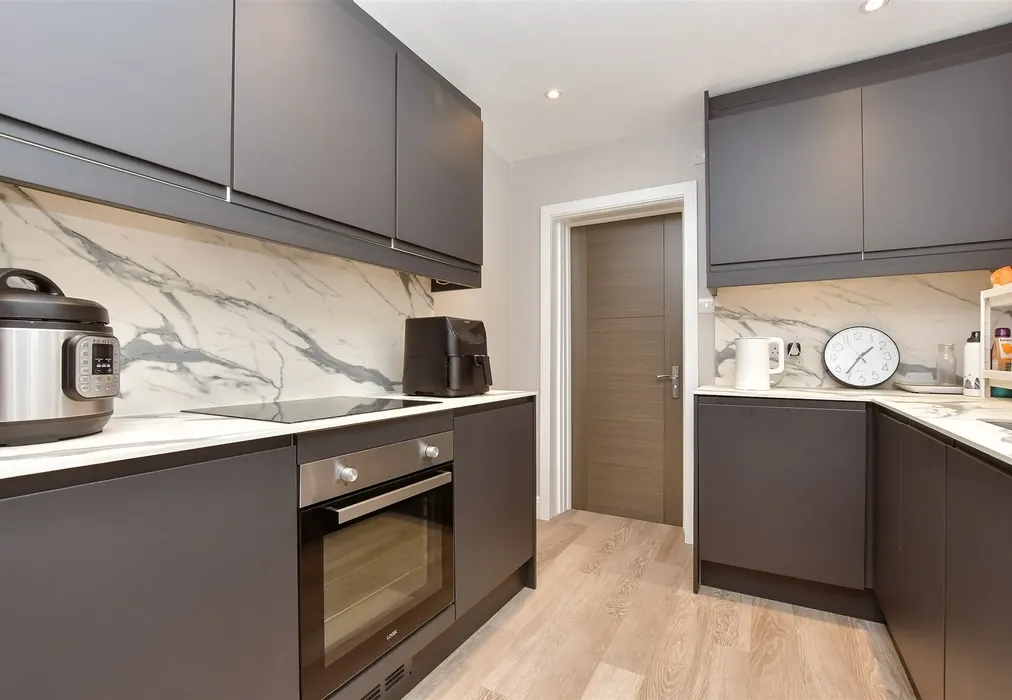 Kitchen - Tharp Road, Wallington, Surrey - Wards of Kent