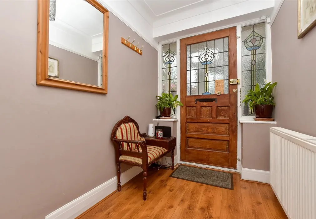 Entrance Hall - Bristow Road, Beddington, Surrey - Wards of Kent