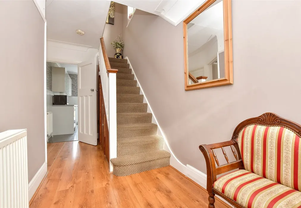 Entrance Hall - Bristow Road, Beddington, Surrey - Wards of Kent