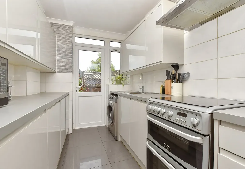 Kitchen - Bristow Road, Beddington, Surrey - Wards of Kent