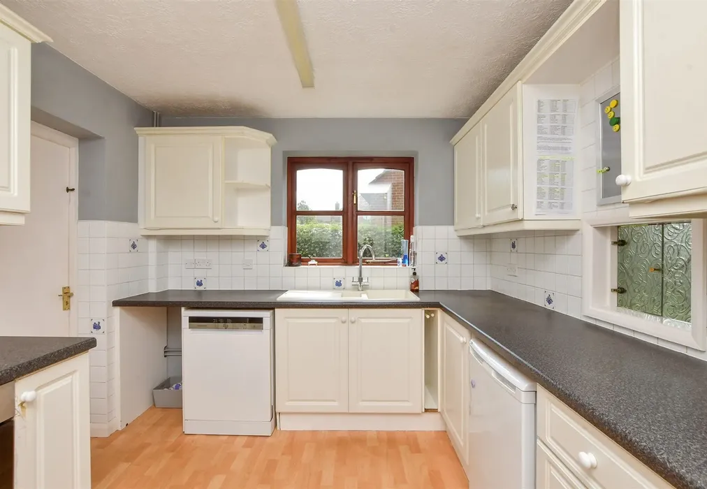 Kitchen - Old Kingsdown Close, Broadstairs, Kent - Wards of Kent