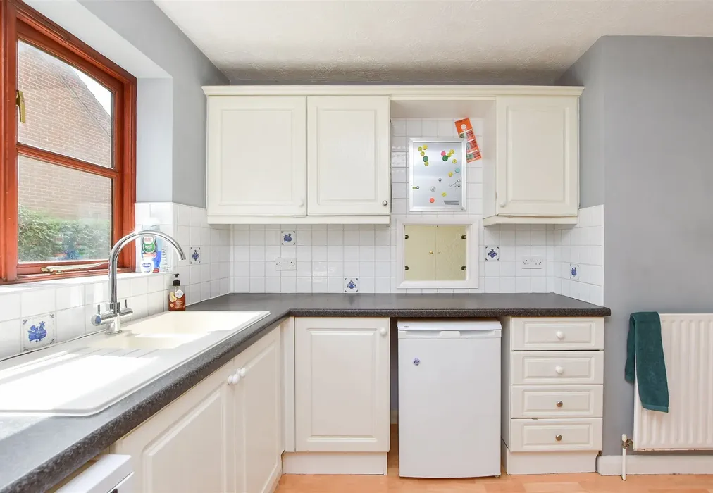 Kitchen - Old Kingsdown Close, Broadstairs, Kent - Wards of Kent