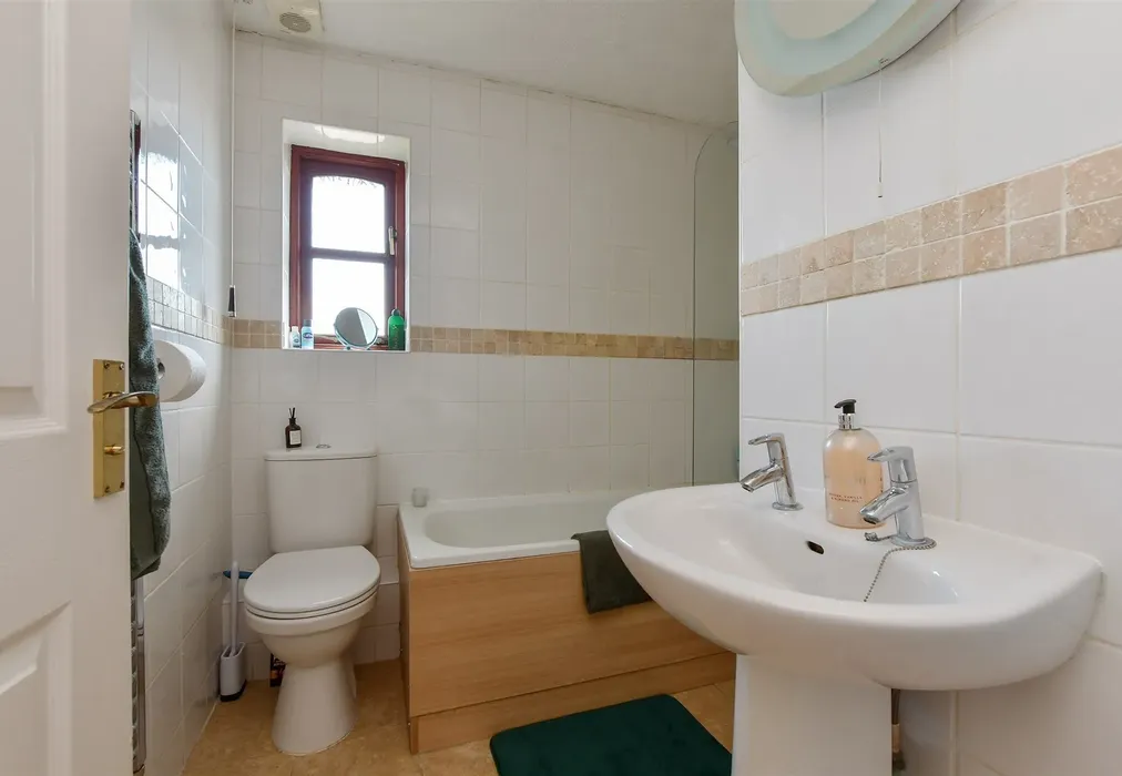 Bathroom - Old Kingsdown Close, Broadstairs, Kent - Wards of Kent