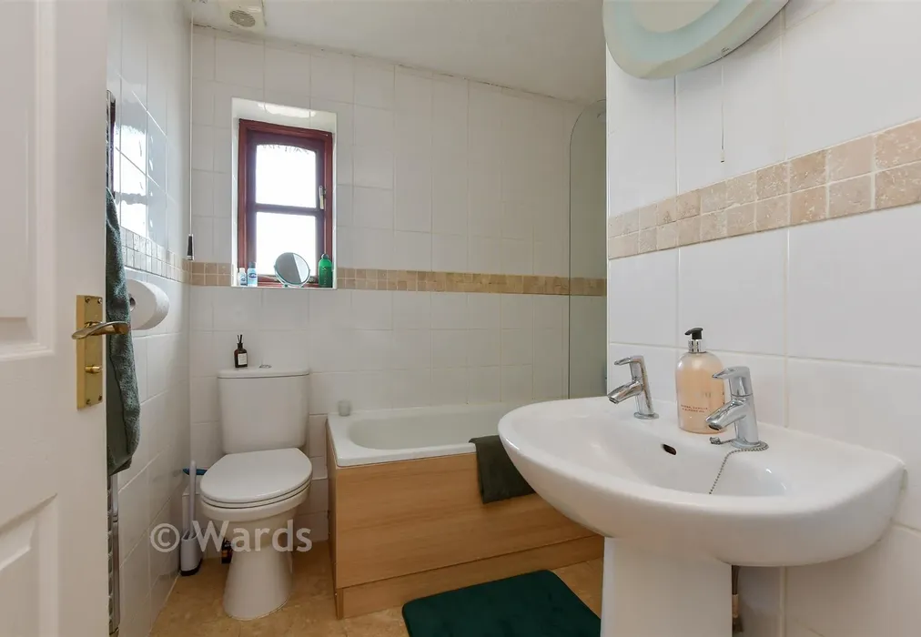 Bathroom - Old Kingsdown Close, Broadstairs, Kent - Wards of Kent
