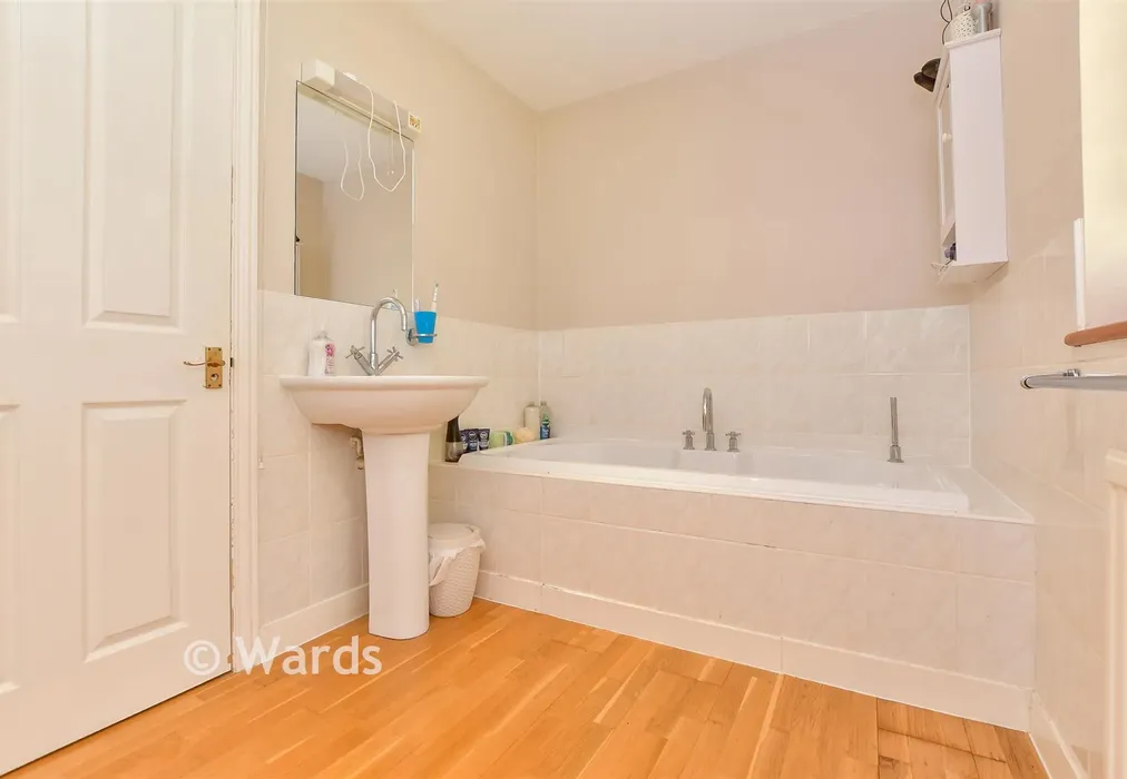 Bathroom - Henley Meadows, St. Michaels, Tenterden, Kent - Wards of Kent