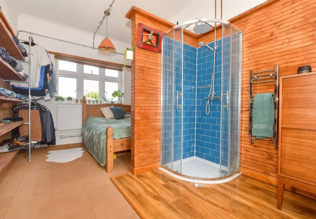 Bedroom 2 - Rectory Gardens, Whitstable, Kent - Wards of Kent