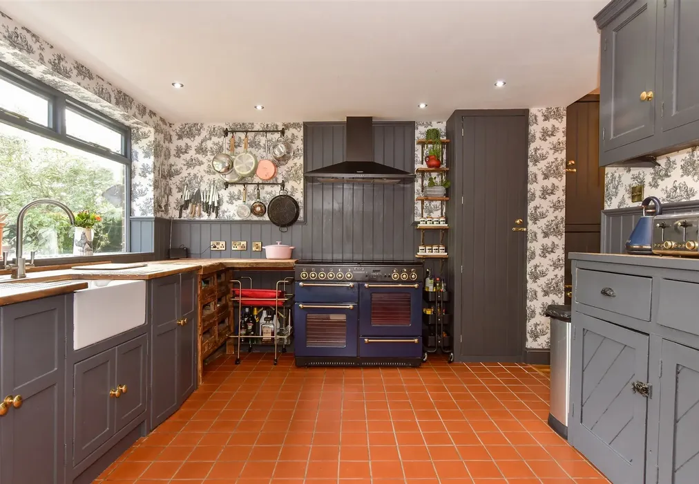 Kitchen - Rectory Gardens, Whitstable, Kent - Wards of Kent