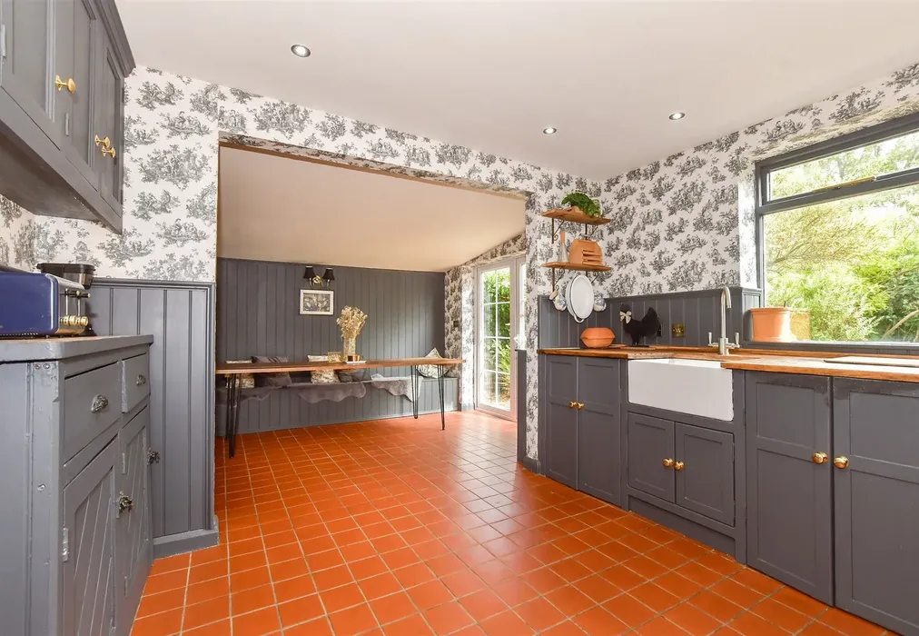 Kitchen - Rectory Gardens, Whitstable, Kent - Wards of Kent