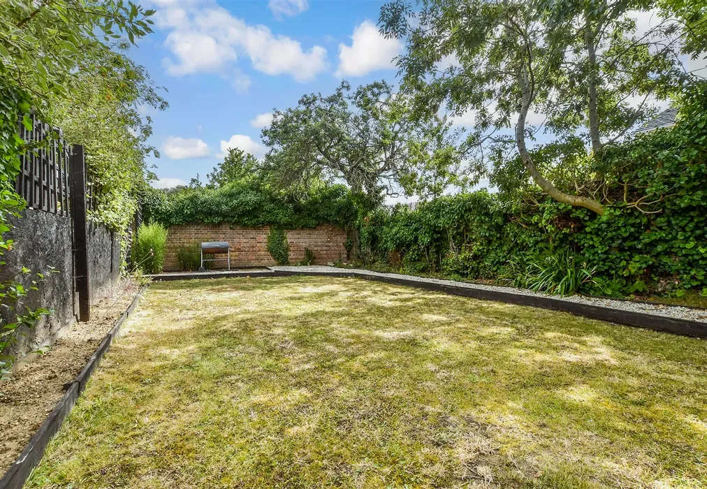 Rear Garden - Rectory Gardens, Whitstable, Kent - Wards of Kent